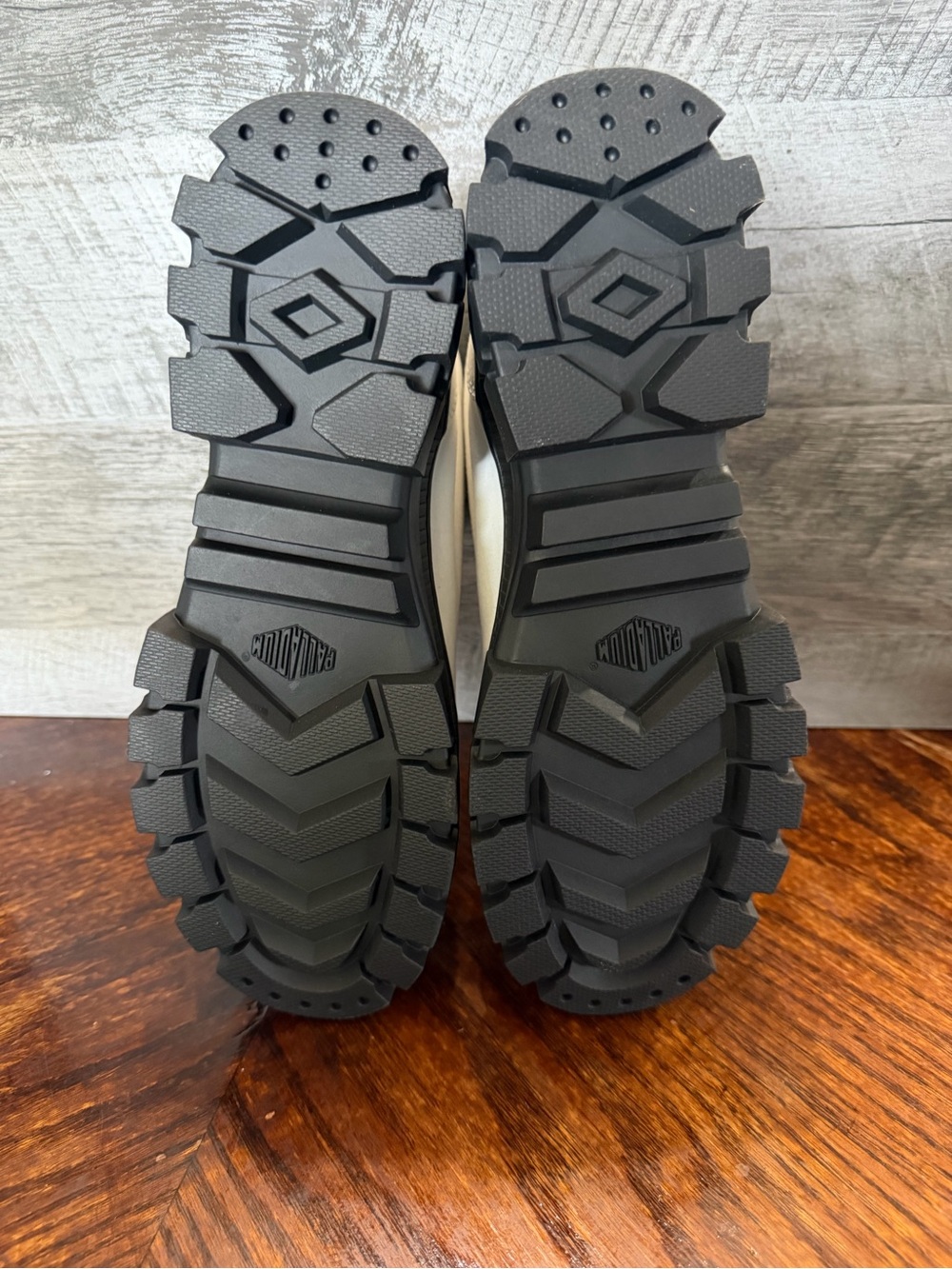 NIB Women Palladium Revolt Hi TX Boots Star White Black Platform Chunky Sz 7.5 - Picture 6 of 12